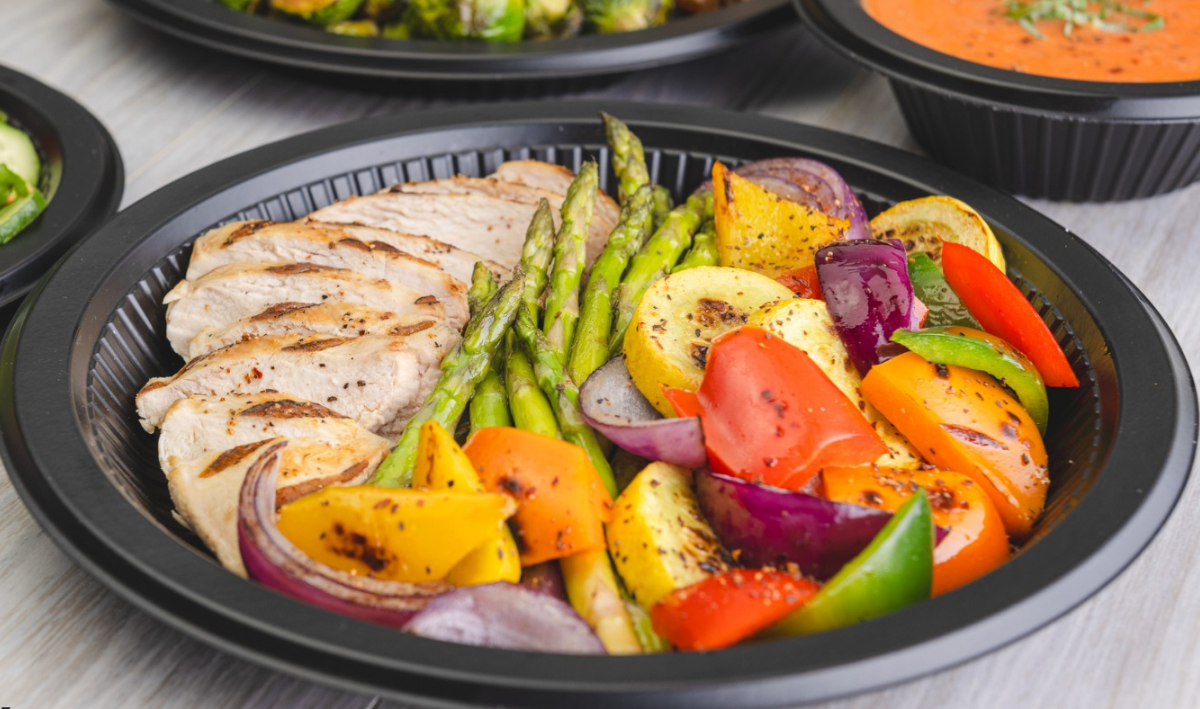 Paano pinangangasiwaan ng nakapanghimok na pabilog na kahon ng sushi box ang kahalumigmigan at paghalay mula sa sariwang ginawang sushi?